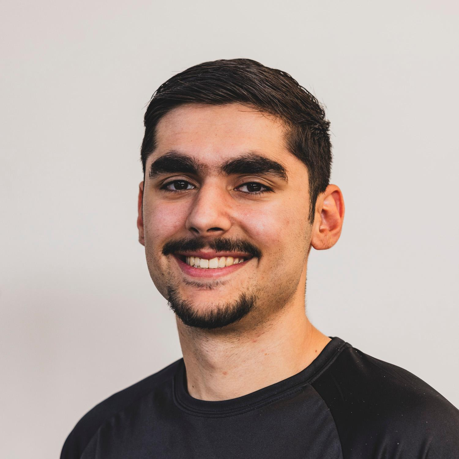 Berkay Karakas, gediplomeerd personal trainer en wedstrijdbokser bij BEKABOKSN in Leiden en Alphen aan den Rijn